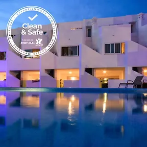 https://hotel-lagoa-8400-395.hotelaalgarve.com