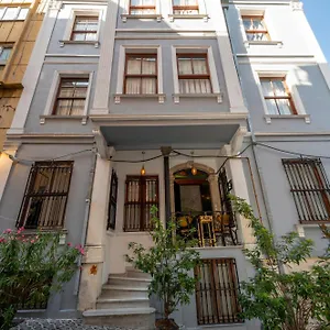 https://valeria-antique-1892.istanbul-turkeyhotels.com