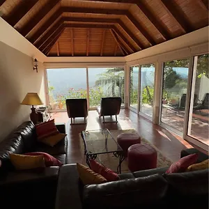 Refugio Camelias Santana (Madeira)